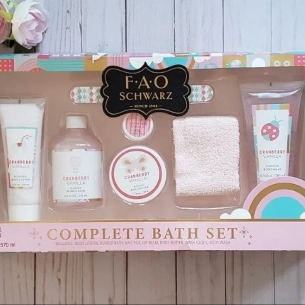 FAO Schwarz Girls Complete Bath Gift Set NWT in Gift Box